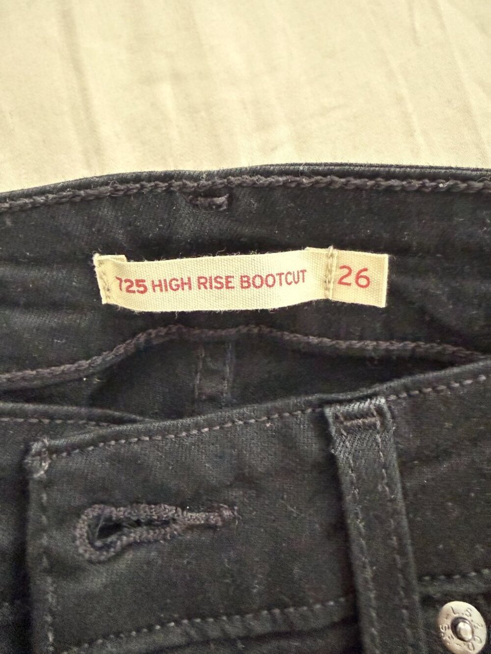 Levi's 725 High Rise Bootcut Jeans - Picture 3 of 5